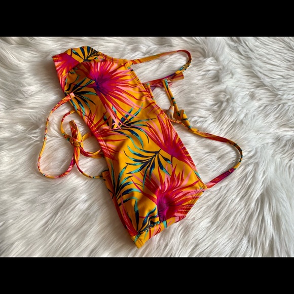 *sold* Tropical Bikini Top - Picture 2 of 8
